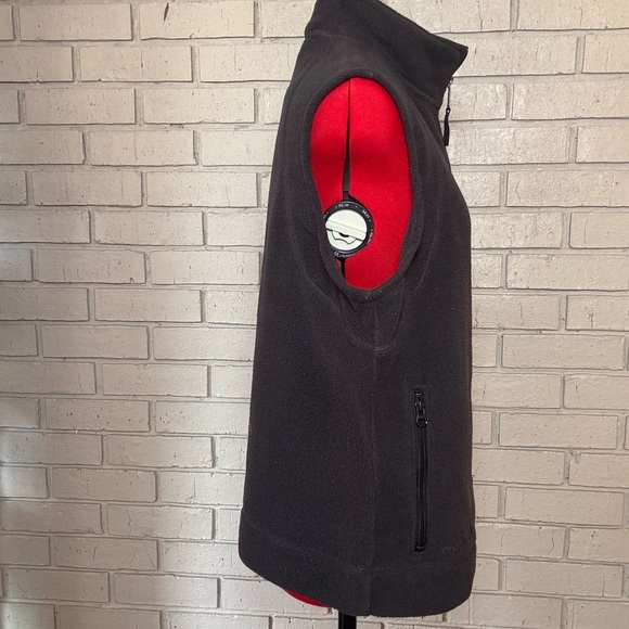 Columbia ladies size Large Fleece vest
Used condition - Picture 3 of 6